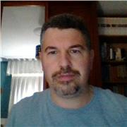 Profesor de Inglés imparte clase a alumnos de Primaria, ESO y Bachiller